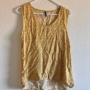 Chicoree perfect simple floral yellow top